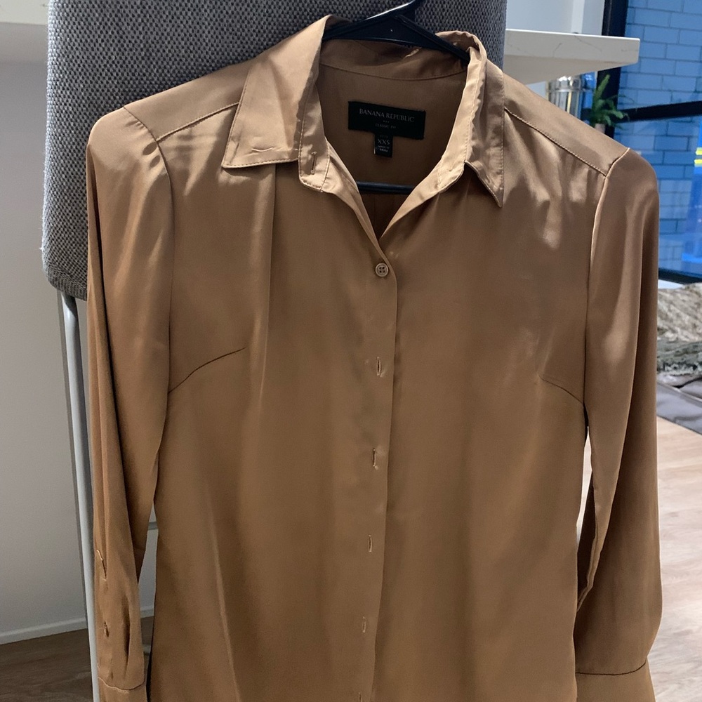 EUC banana republic factory gold button up, classic fit
